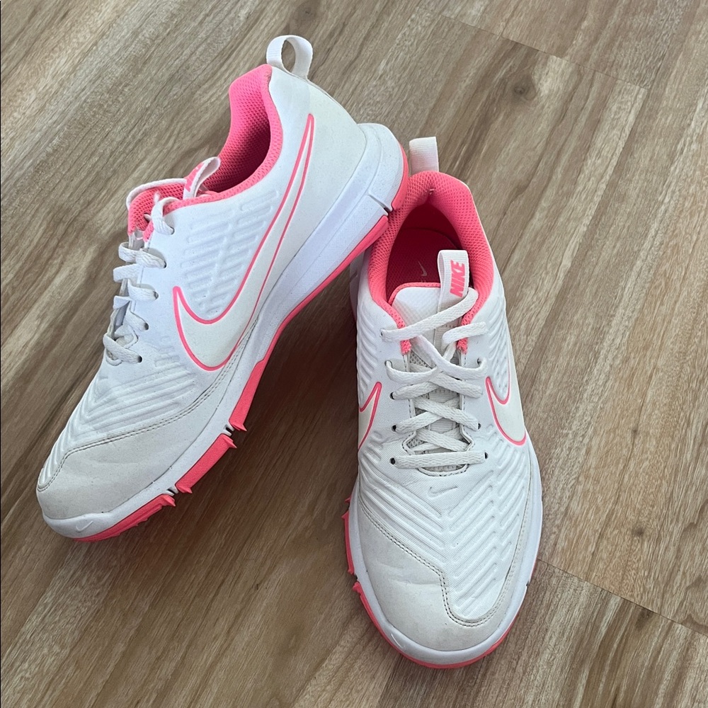 Nike White and Pink Sneakers GOLF ⛳️